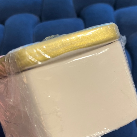 NWT Gold and White Bee Trinket Jewelry Accent Box - Picture 10 of 14